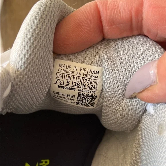 NWOB!! Reebok White and Light Gray Women's Sneakers. Memorytech Ortholite Insole - Picture 7 of 7